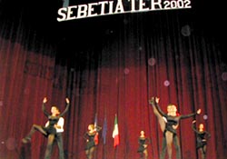 Esibizione di ballerini del Teatro S.Carlo