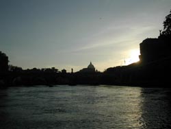 Roma  all'imbrunire vista dal Tevere