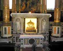 Roma-Basilica di S.Pietro in Vincoli-Urna con le catene con cui fu legato S.Pietro