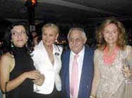 Il Prof.Fabrizio Trecca con  la mogli (a destra dello schermo) e Barbara Bouchet
