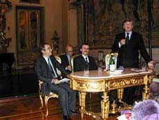 Conferenza Stampa -Ambasciatore-In piedi a destra Il  Direttore del Teatro Bolshoj